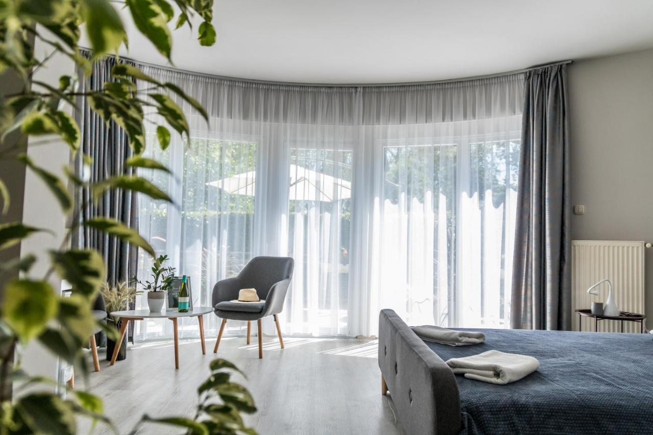 Villa 21 Boutique Rooms Balatonalmadi Exterior photo