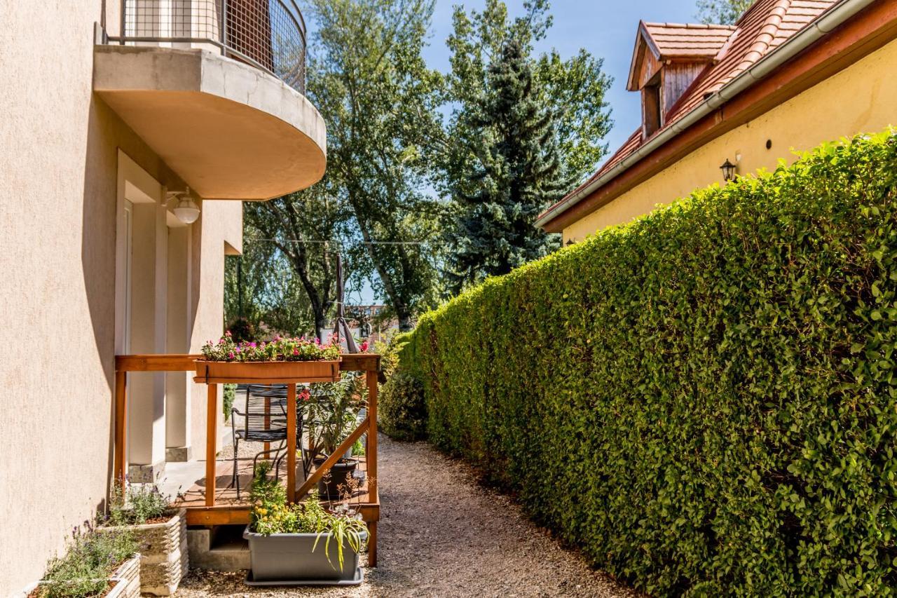 Villa 21 Boutique Rooms Balatonalmadi Exterior photo