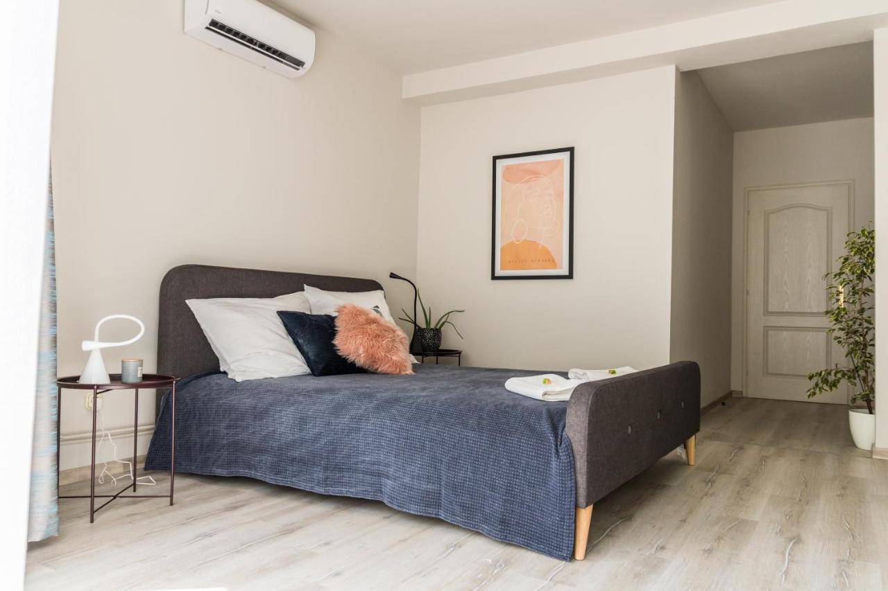 Villa 21 Boutique Rooms Balatonalmadi Exterior photo
