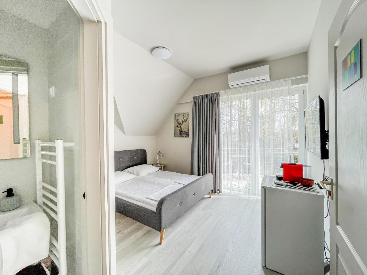 Villa 21 Boutique Rooms Balatonalmadi Exterior photo