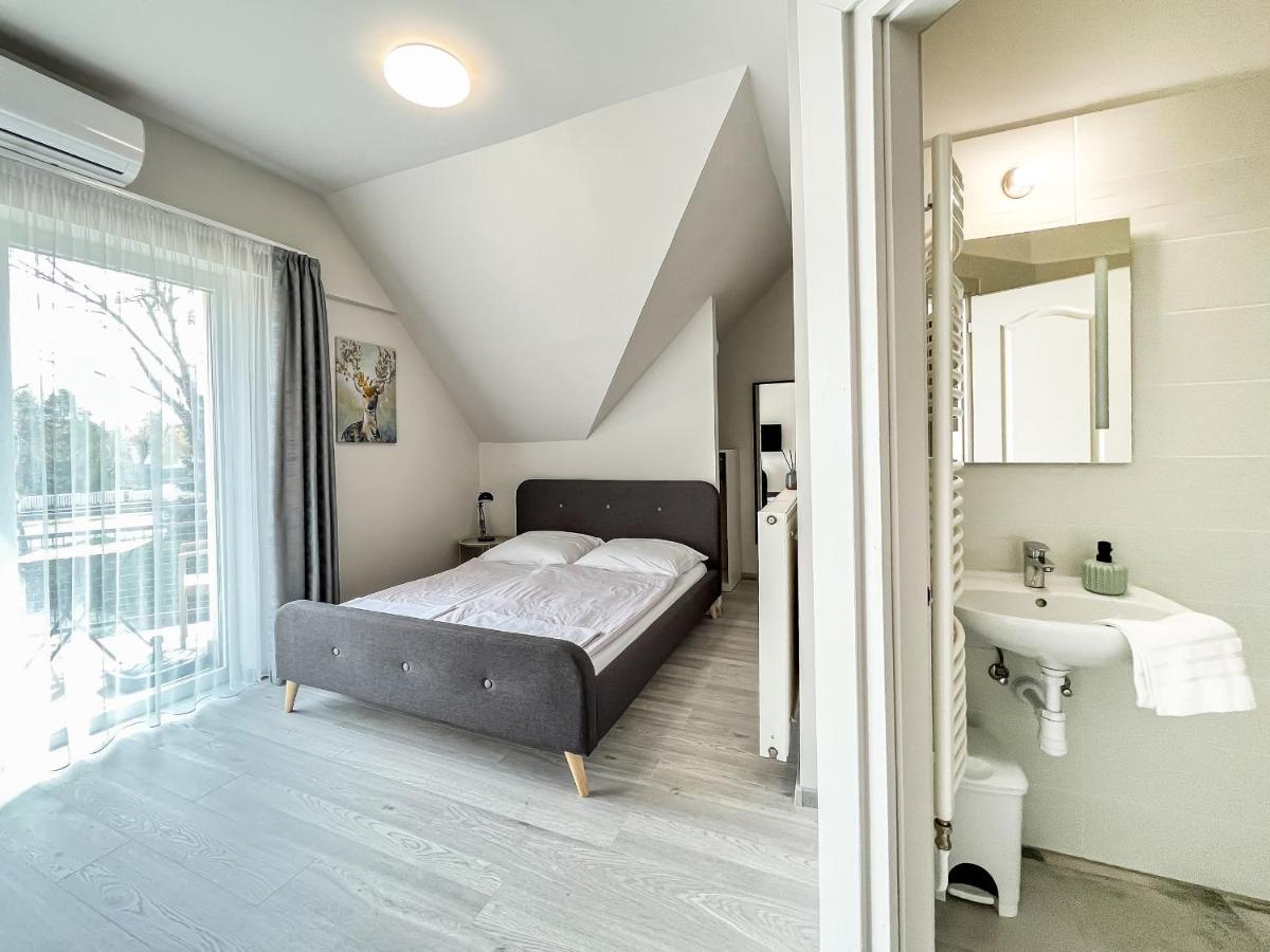 Villa 21 Boutique Rooms Balatonalmadi Exterior photo