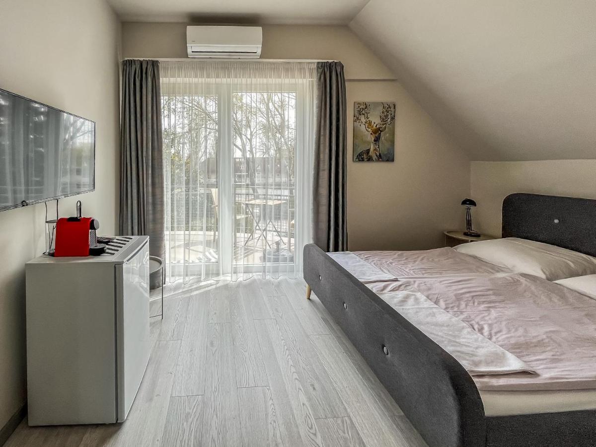 Villa 21 Boutique Rooms Balatonalmadi Exterior photo