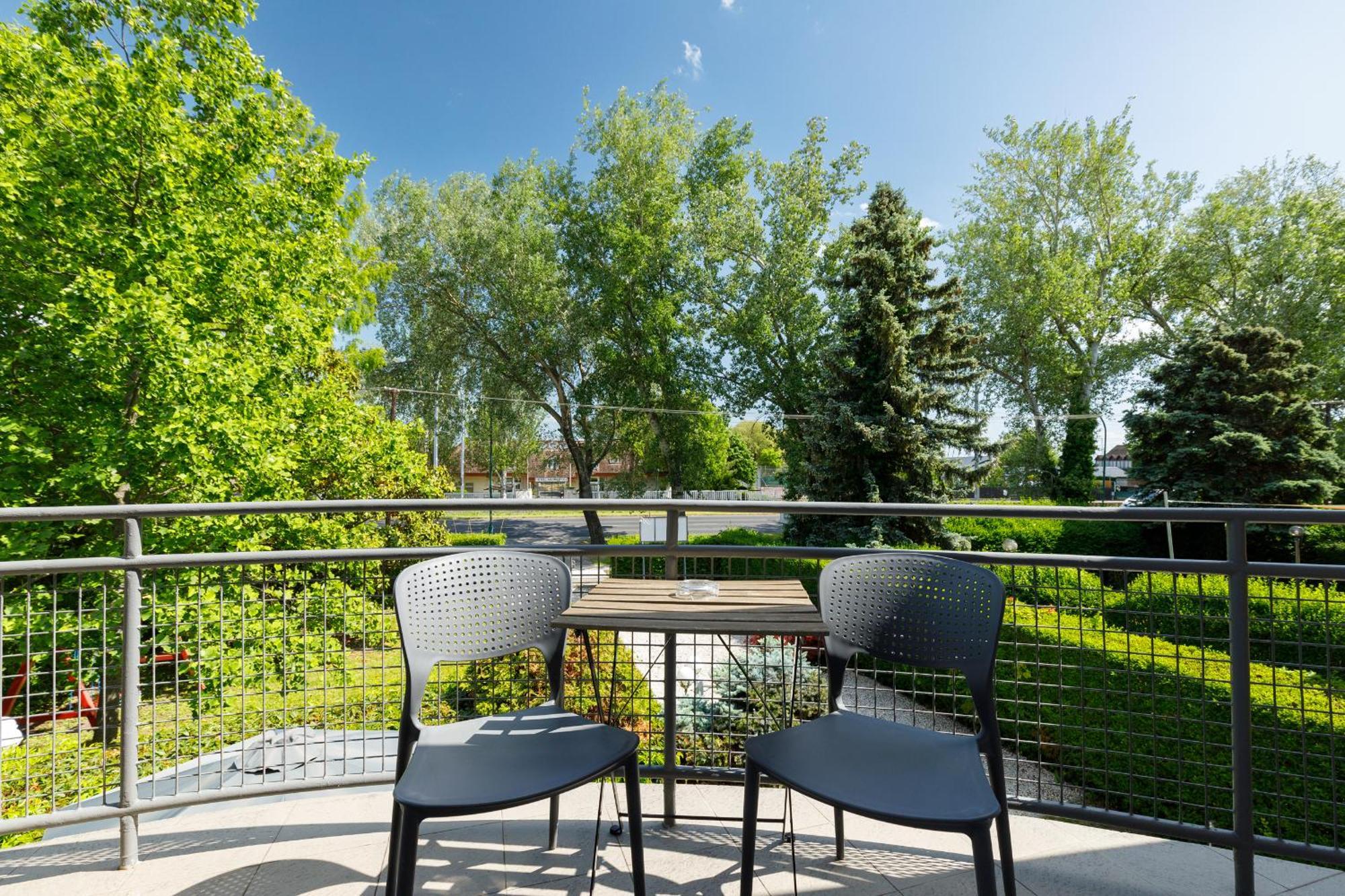 Villa 21 Boutique Rooms Balatonalmadi Exterior photo